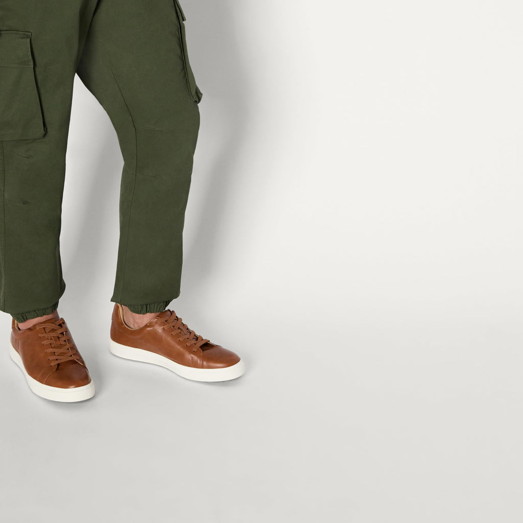 Amazon Essentials Men's Low Top Classic Sneakers, Tan, 10.5